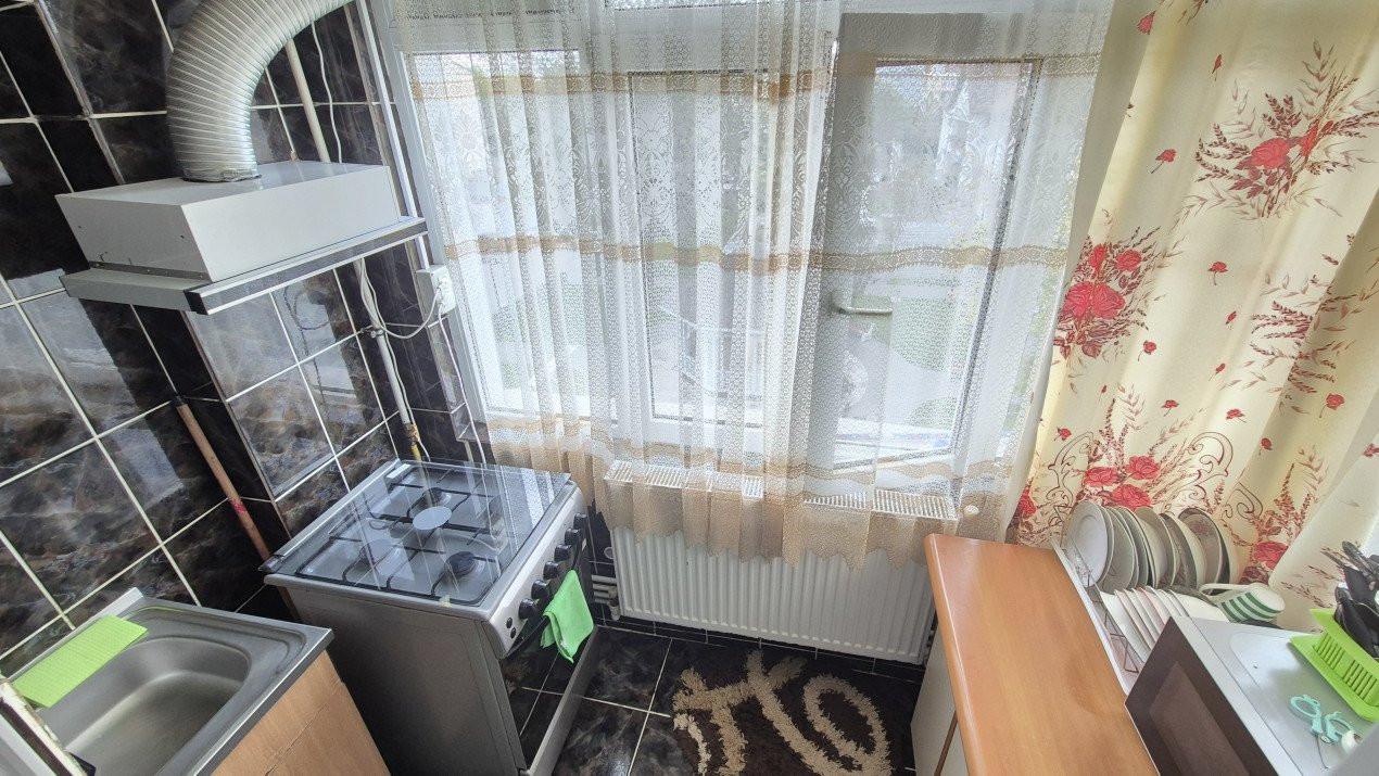 Vânzare apartament 2 camere, luminos, etaj 3, Rovinari – strada Jiului