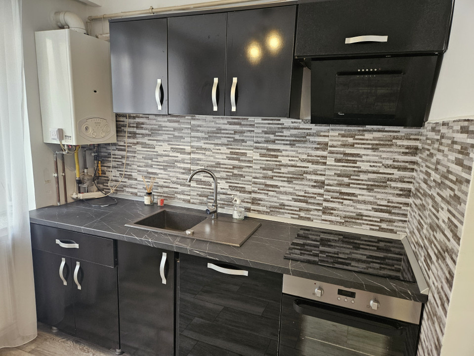 Vânzare ap. 2 camere, mobilat și utilat, situat pe B-dul Republicii, Târgu Jiu