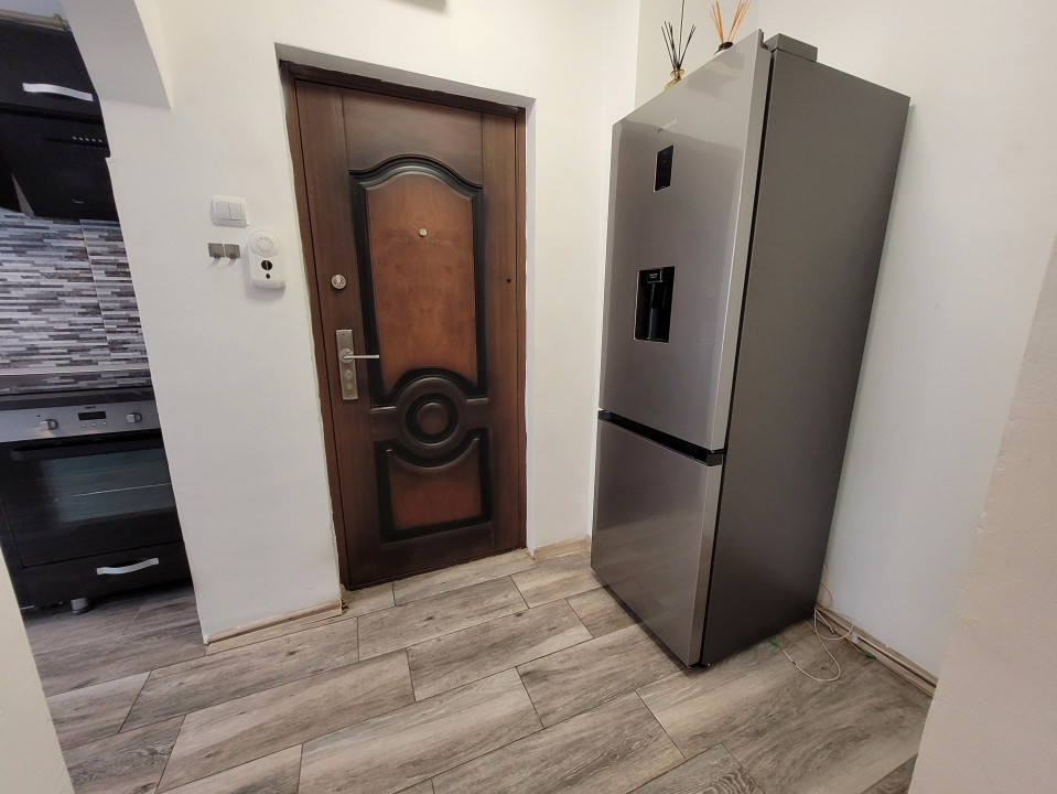 Vânzare ap. 2 camere, mobilat și utilat, situat pe B-dul Republicii, Târgu Jiu