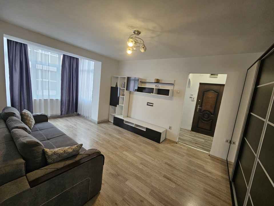 Vânzare ap. 2 camere, mobilat și utilat, situat pe B-dul Republicii, Târgu Jiu