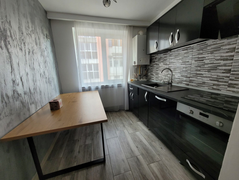 Vânzare ap. 2 camere, mobilat și utilat, situat pe B-dul Republicii, Târgu Jiu