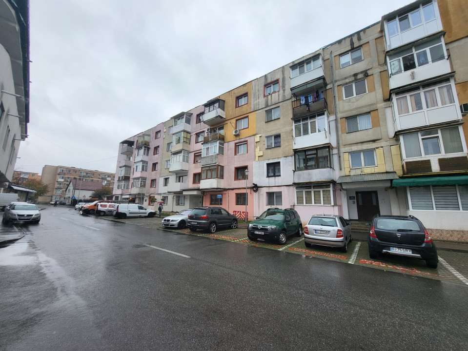 Vânzare apartament 2 camere – Aleea Plopilor, 9 Mai – gata de mutat