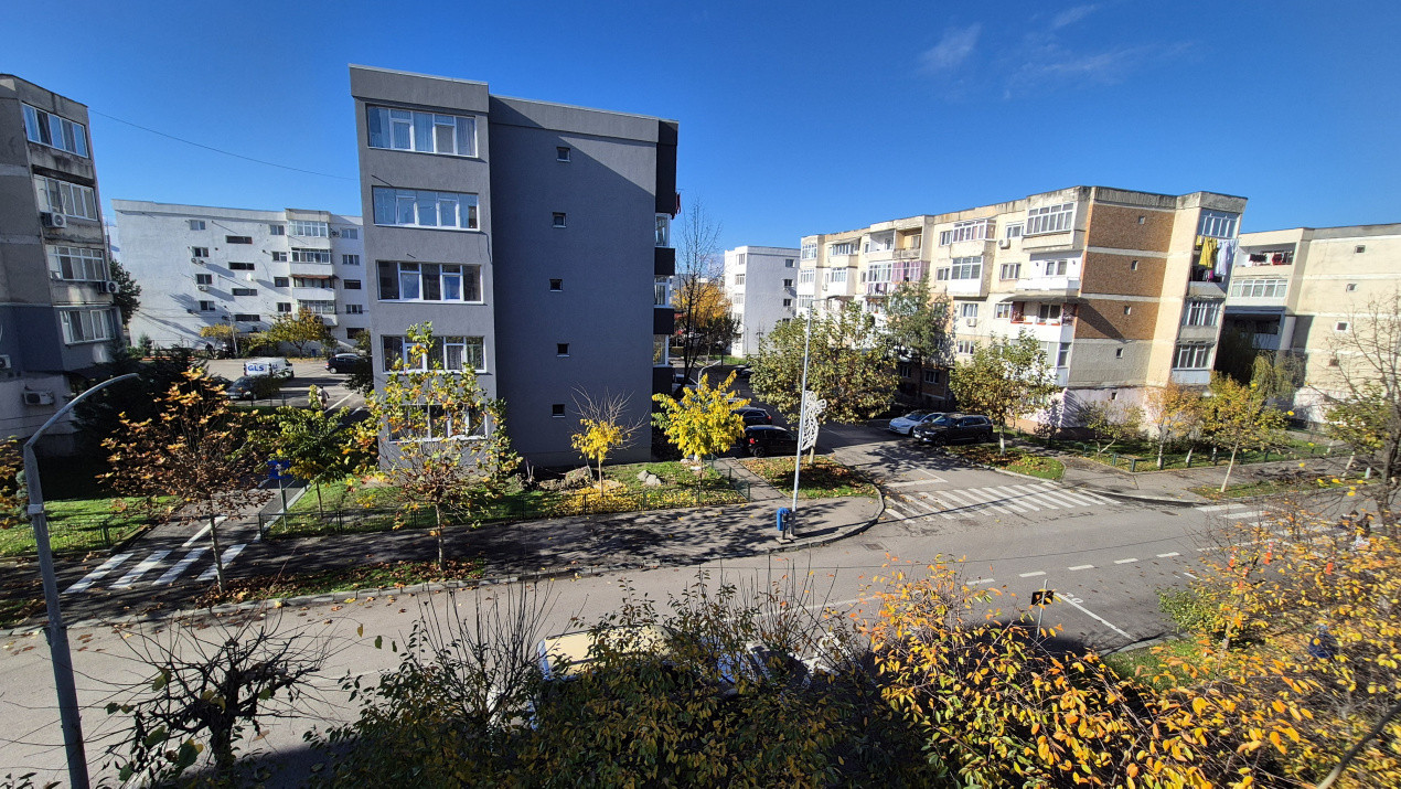 Vânzare apartament 3 camere, et. 2, situat în Rovinari, str. Plopilor