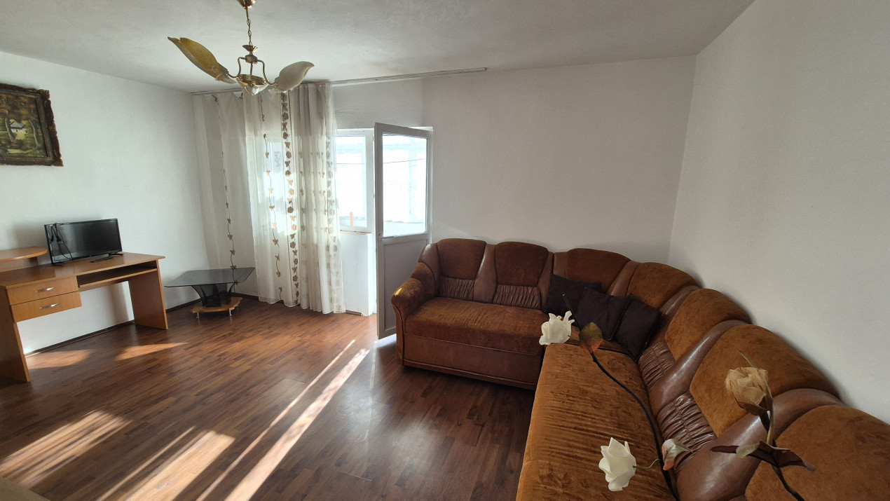 Vânzare apartament 3 camere, et. 2, situat în Rovinari, str. Plopilor