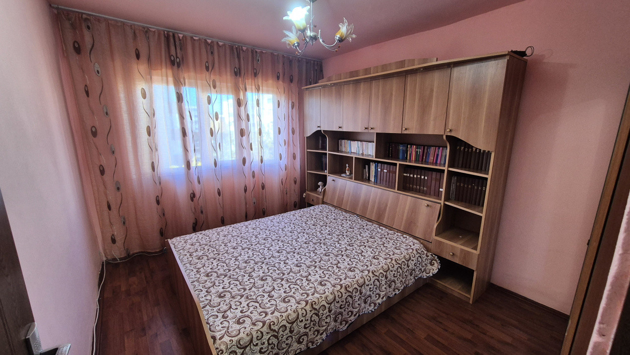 Vânzare apartament 3 camere, et. 2, situat în Rovinari, str. Plopilor