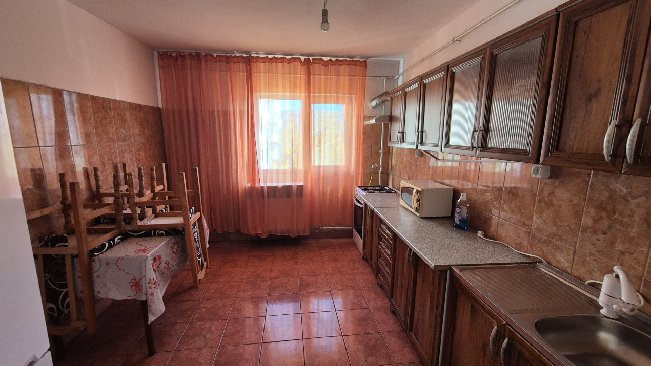 Vânzare apartament 3 camere, et. 2, situat în Rovinari, str. Plopilor