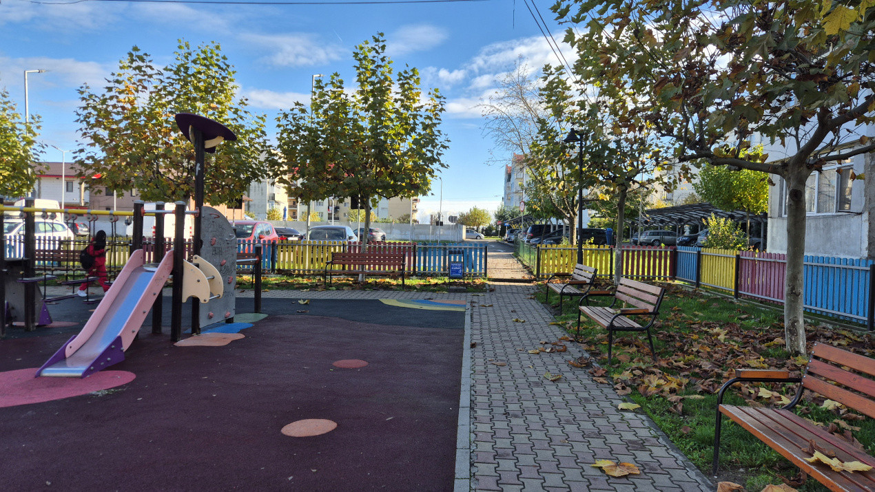 Vânzare apartament 3 camere, et. 2, situat în Rovinari, str. Plopilor