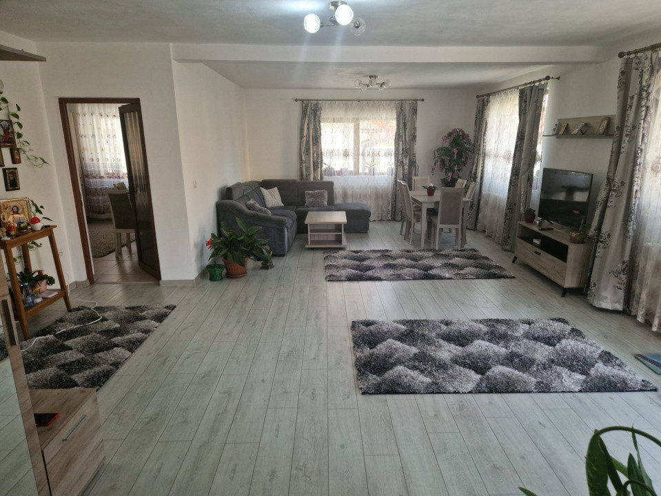 Închiriere casă P+M, mobilată și utilată, situată în Târgu Jiu, strada Șișești