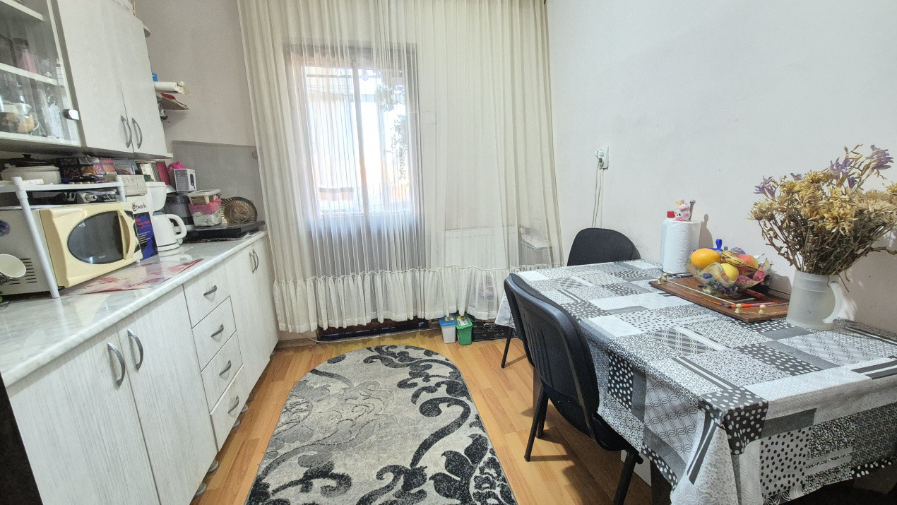 Vânzare apartament 2 camere decomandat - 52 mp - strada 23 August 