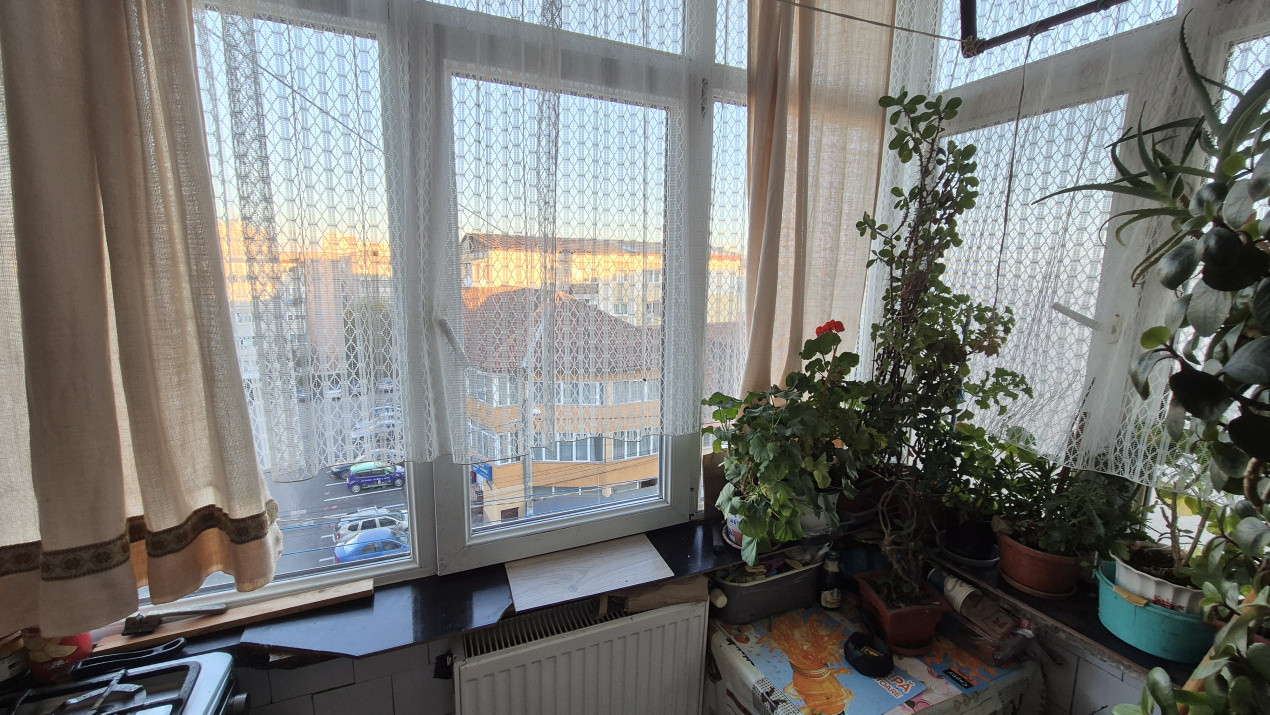 Vânzare apartament 2 camere decomandat - 52 mp - strada 23 August 