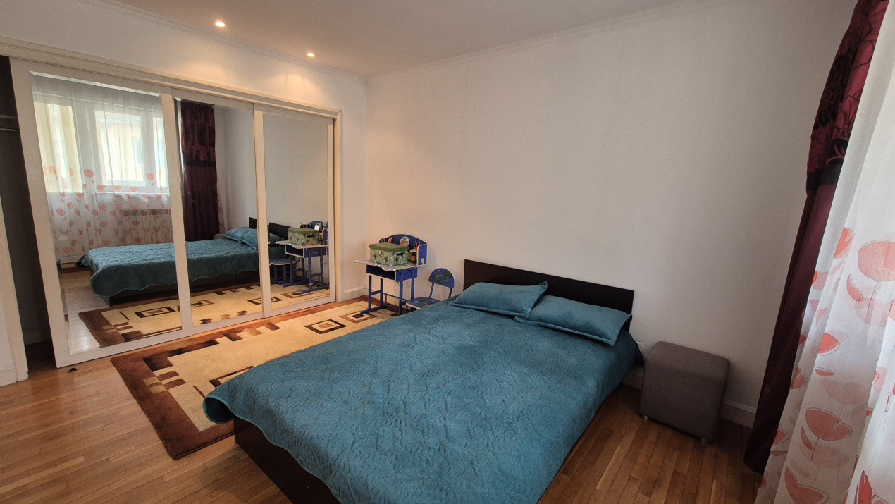 Vânzare apartament 3 camere - 76 mp - zonă centrală - strada Nicolae Bălcescu