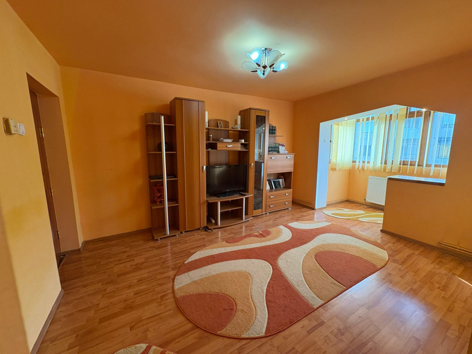 Vânzare apartament 3 camere, situat în Târgu Jiu, Aleea Plopilor