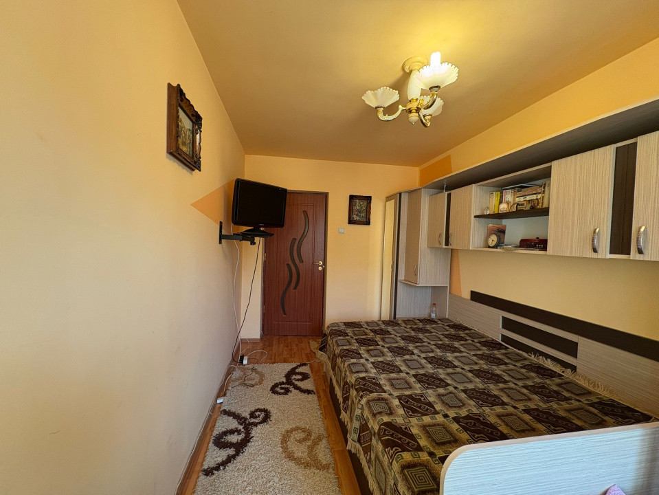 Vânzare apartament 3 camere, situat în Târgu Jiu, Aleea Plopilor