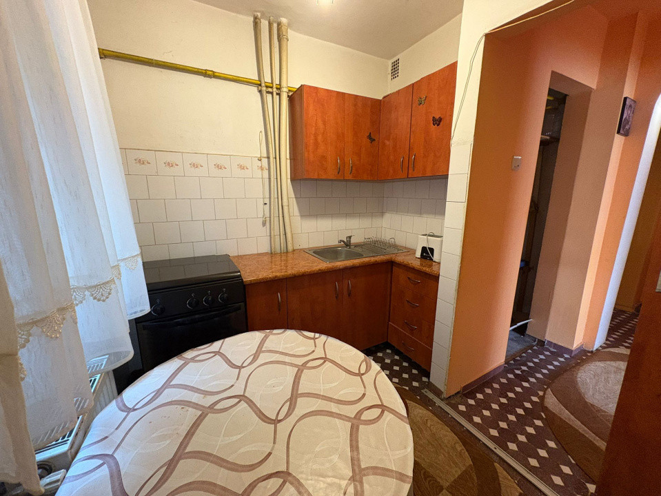 Vânzare apartament 3 camere, situat în Târgu Jiu, Aleea Plopilor