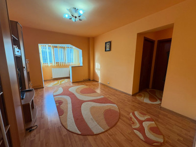 Vânzare apartament 3 camere, situat în Târgu Jiu, Aleea Plopilor
