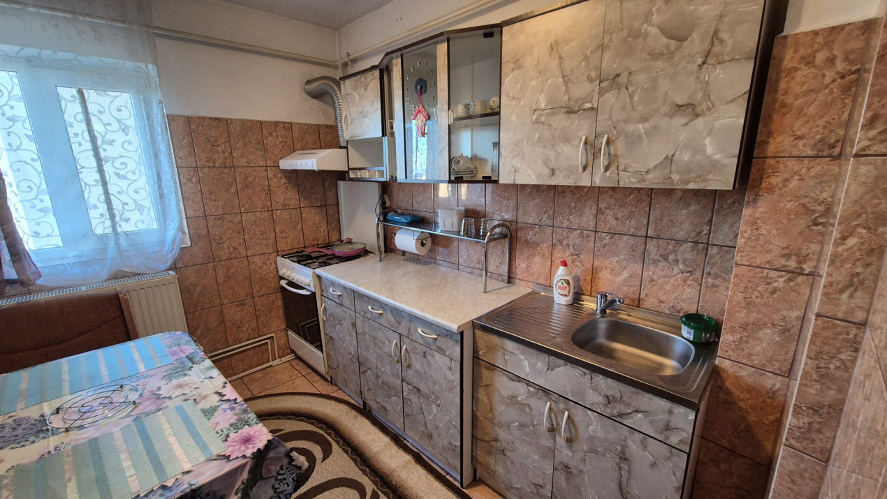 Închiriere apartament 3 camere, în Tg.Jiu, str. Unirii - zonă ultracentrală