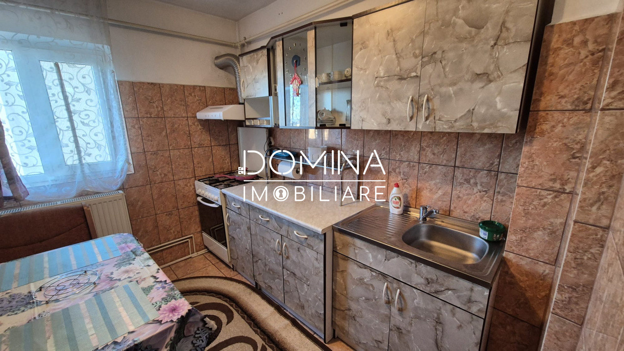 Închiriere apartament 3 camere, în Tg.Jiu, str. Unirii - zonă ultracentrală