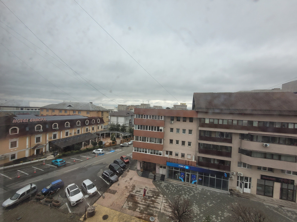 Vânzare apartament 3 camere,  situat în Târgu Jiu,  Calea Eroilor