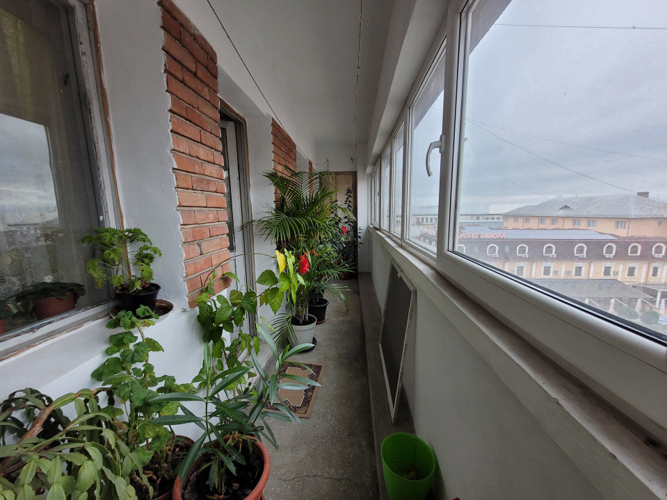 Vânzare apartament 3 camere,  situat în Târgu Jiu,  Calea Eroilor