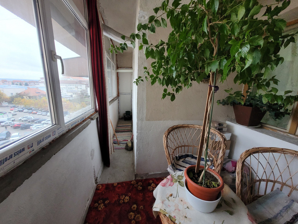 Vânzare apartament 3 camere,  situat în Târgu Jiu,  Calea Eroilor