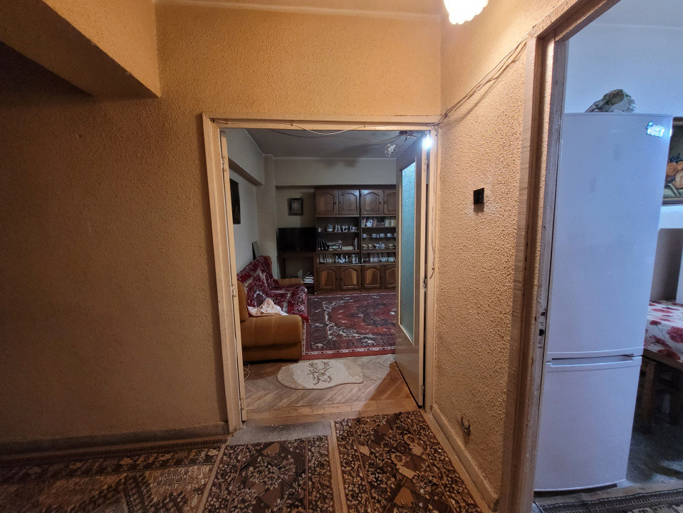 Vânzare apartament 3 camere,  situat în Târgu Jiu,  Calea Eroilor