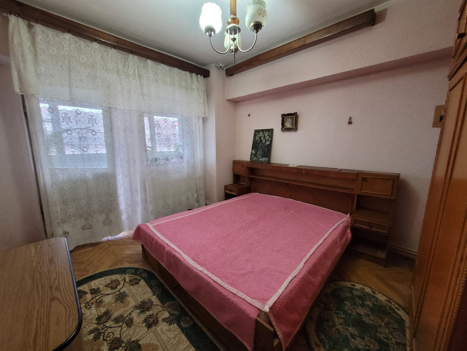 Vânzare apartament 3 camere,  situat în Târgu Jiu,  Calea Eroilor