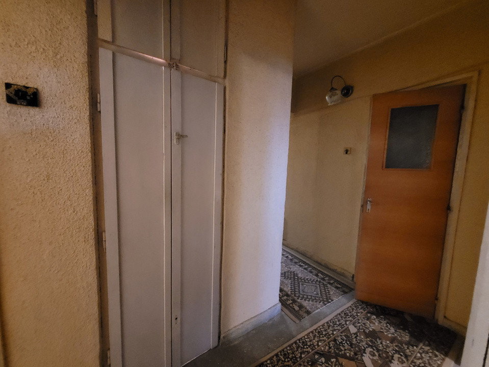 Vânzare apartament 3 camere,  situat în Târgu Jiu,  Calea Eroilor