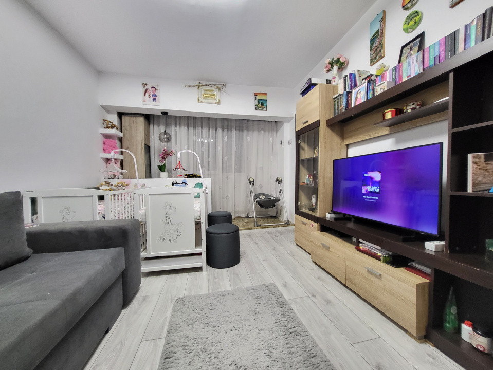 Vânzare garsonieră situată pe 23 August, la 5 minute de Mall Shopping City