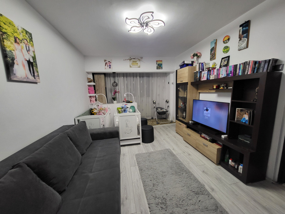 Vânzare garsonieră situată pe 23 August, la 5 minute de Mall Shopping City