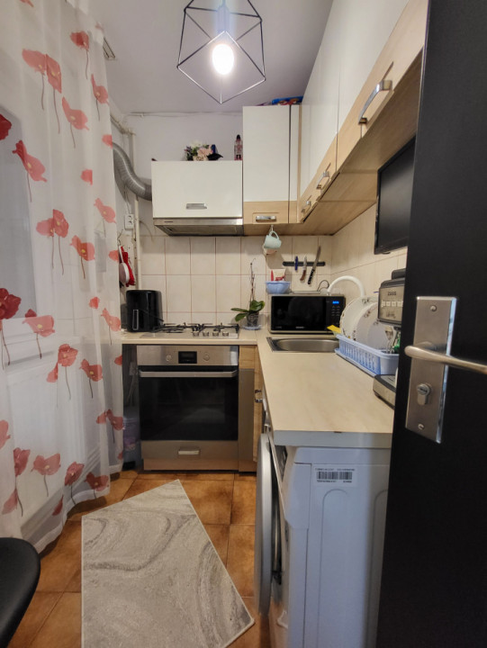 Vânzare garsonieră situată pe 23 August, la 5 minute de Mall Shopping City