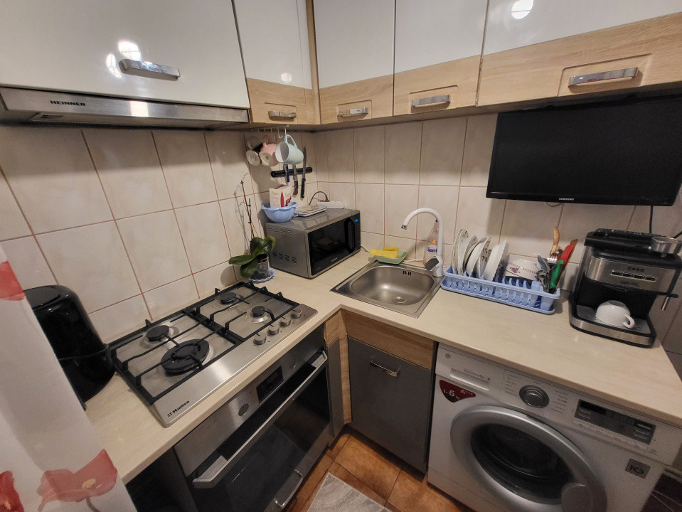 Vânzare garsonieră situată pe 23 August, la 5 minute de Mall Shopping City