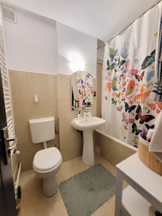 Vânzare garsonieră situată pe 23 August, la 5 minute de Mall Shopping City