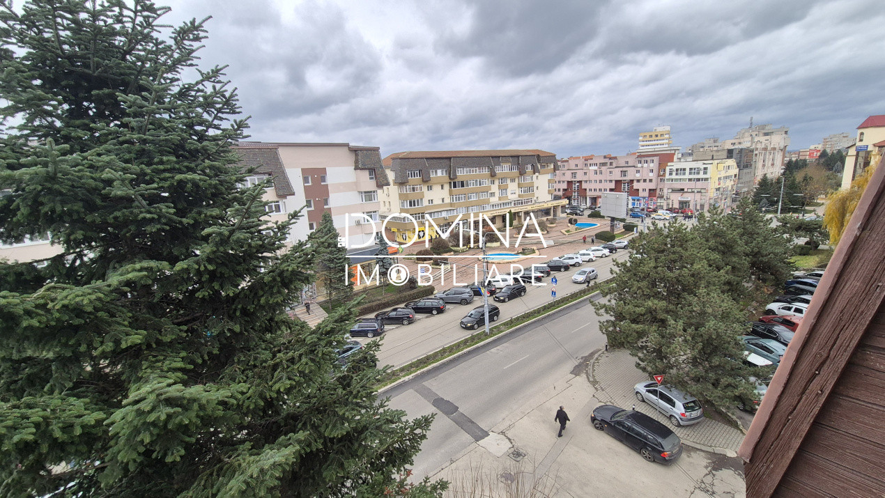 Vânzare apartament 3 camere, Bd. Ecaterina Teodoroiu - zona Casei de Cultură