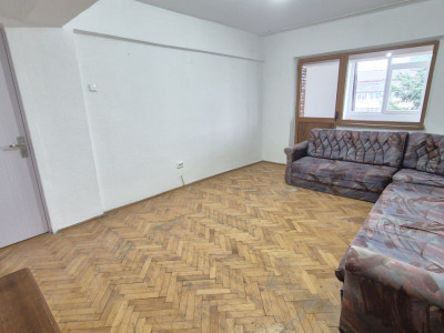 Vânzare apartament 3 camere, Bd. Ecaterina Teodoroiu - zona Casei de Cultură
