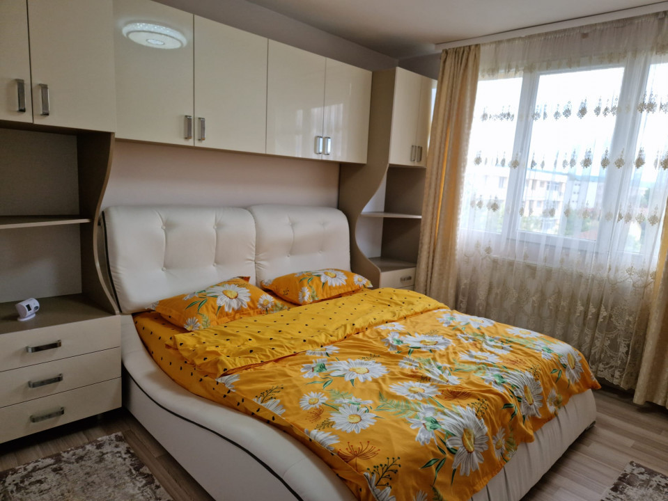 Închiriere apartament 3 camere în Târgu Jiu, strada General Christian Tell