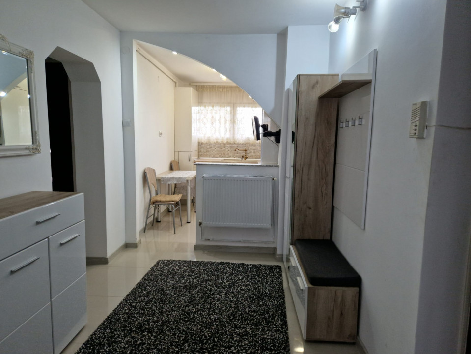 Închiriere apartament 3 camere în Târgu Jiu, strada General Christian Tell