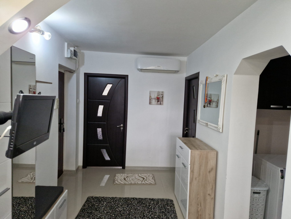 Închiriere apartament 3 camere în Târgu Jiu, strada General Christian Tell