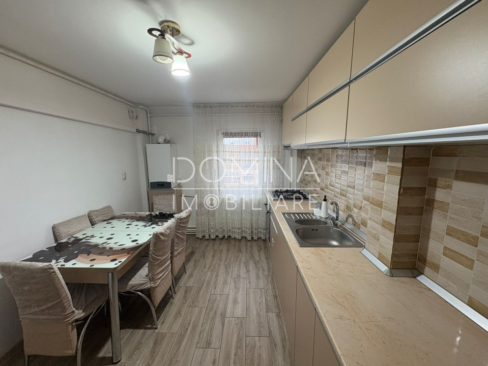 Închiriere apartament 4 camere, situat în Tg. Jiu, str. Victoriei, zona Tic-Tac