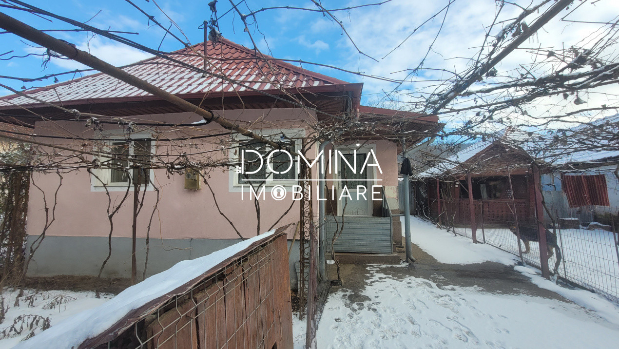 Vânzare casă, situată în oraș Tismana,  strada Mănăstirii