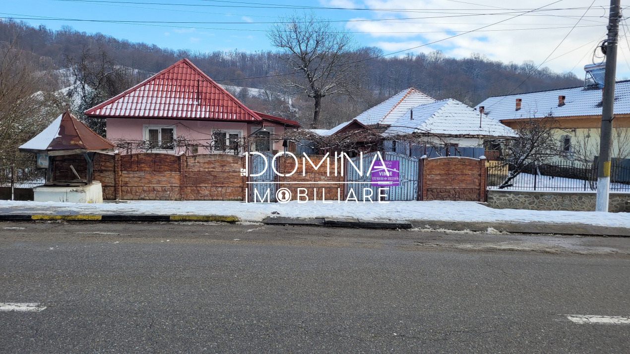 Vânzare casă, situată în oraș Tismana,  strada Mănăstirii