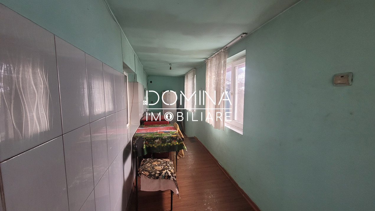 Vânzare casă, situată în oraș Tismana,  strada Mănăstirii