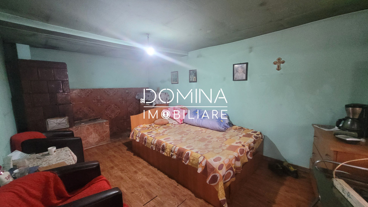 Vânzare casă, situată în oraș Tismana,  strada Mănăstirii