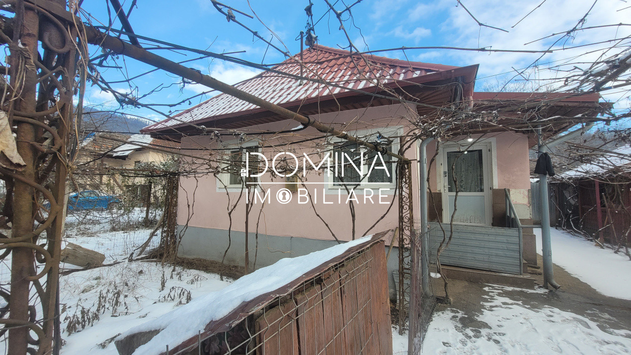 Vânzare casă, situată în oraș Tismana,  strada Mănăstirii