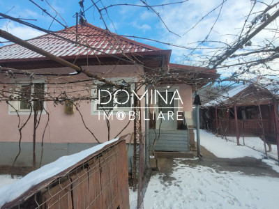 Vânzare casă, situată în oraș Tismana,  strada Mănăstirii