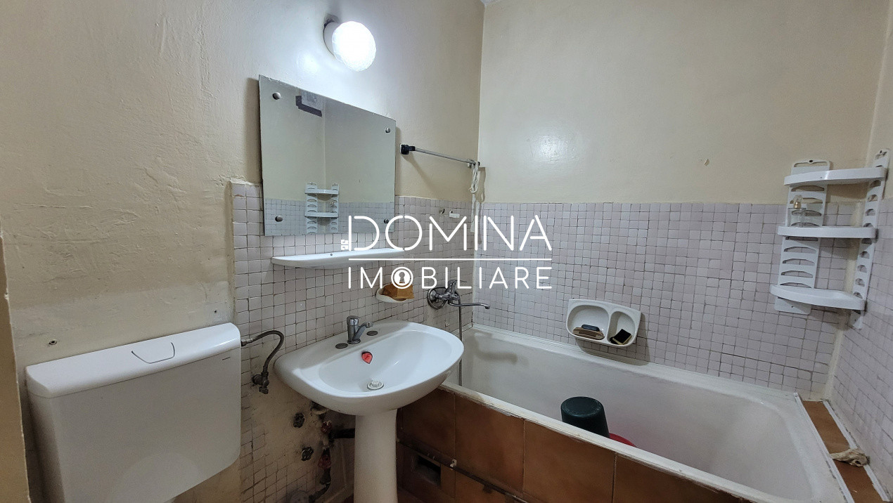 Vânzare apartament 3 camere, situat în Târgu Jiu, strada G-ral Christian Tell