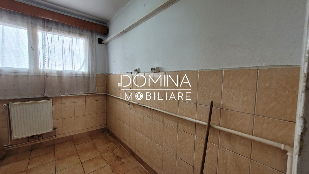 Vânzare apartament 3 camere, situat în Târgu Jiu, strada G-ral Christian Tell
