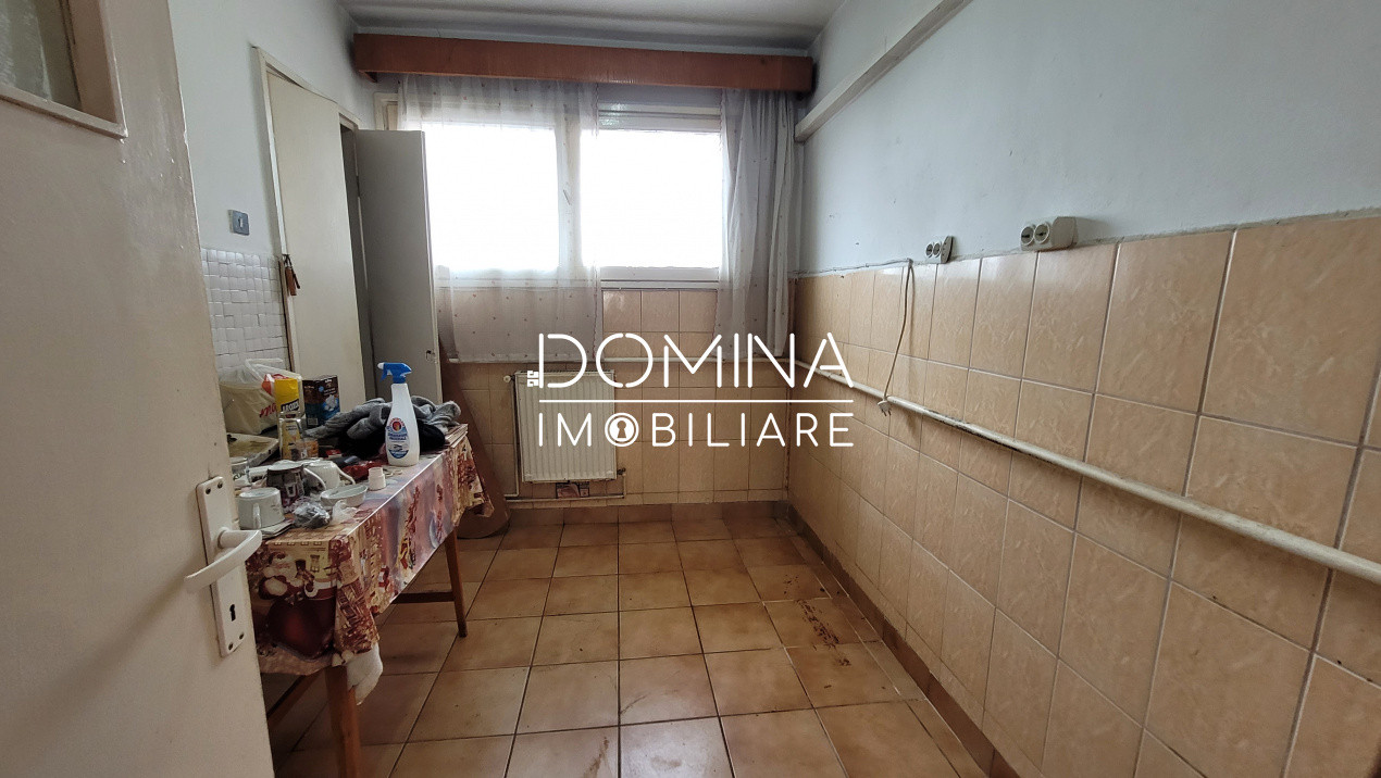 Vânzare apartament 3 camere, decomandat, situat în Târgu Jiu, zona centrală