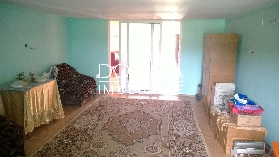 Vânzare casă P+1, cu teren 3.200 mp, în comuna Logrești, sat Măru 