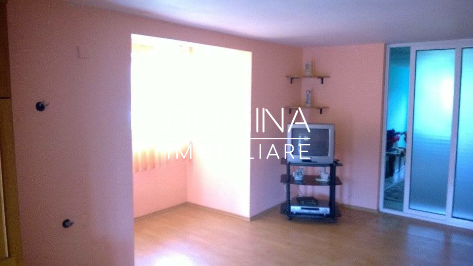 Vânzare casă P+1, cu teren 3.200 mp, în comuna Logrești, sat Măru 