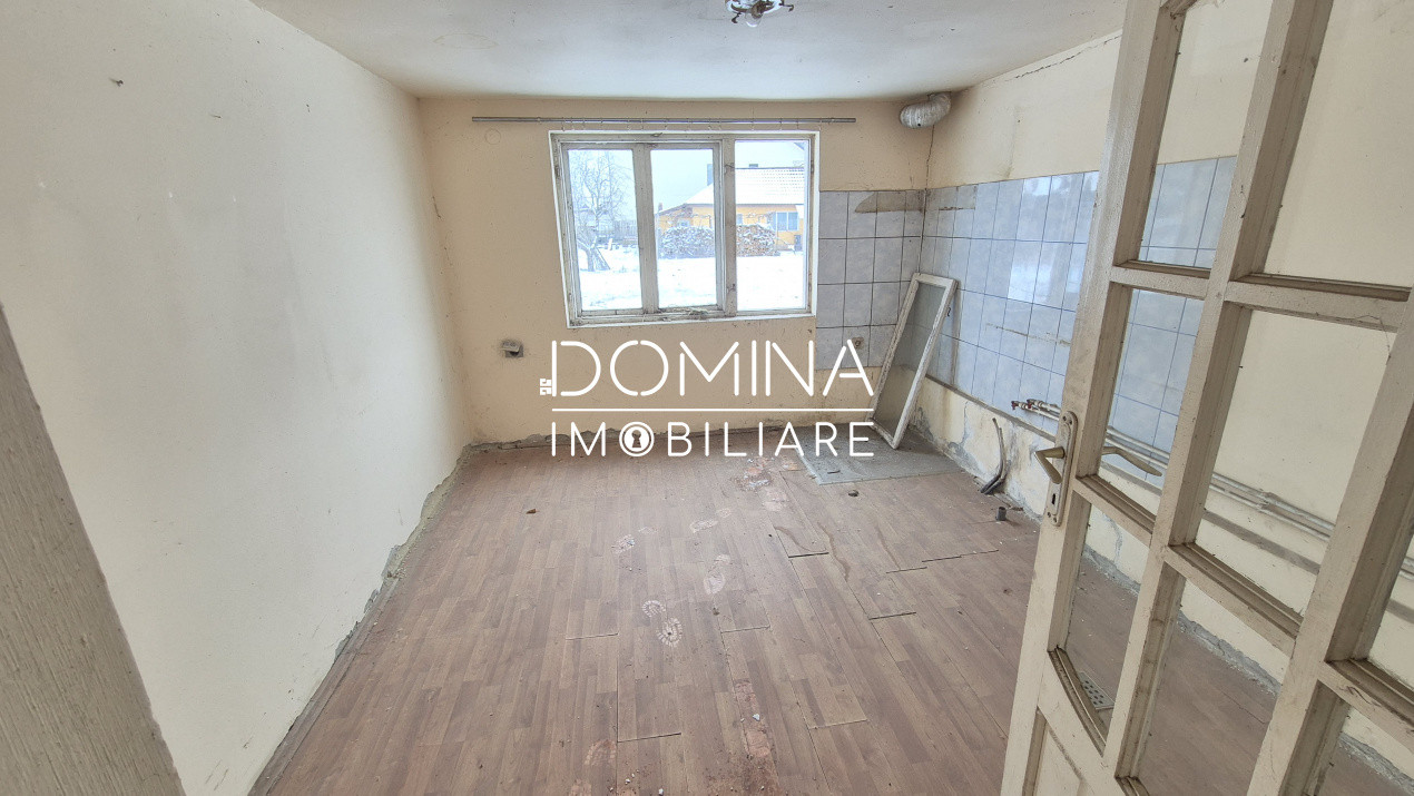 Vânzare casă cu teren 3.726 mp, în comuna Bâlteni, sat Moi